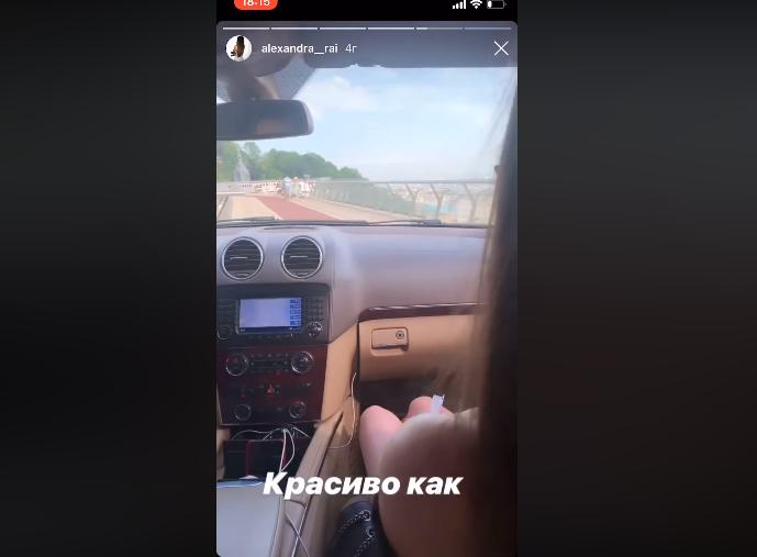 Авто заїхало на міст 17 червня / Скріншот Авто заїхало на міст 17 червня / Скріншот
