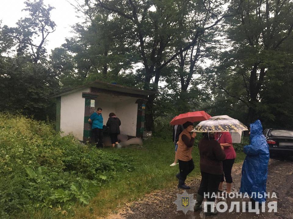 В результате удара трое мужчин погибли на месте происшествия / фото if.npu.gov.ua В результате удара трое мужчин погибли на месте происшествия / фото if.npu.gov.ua