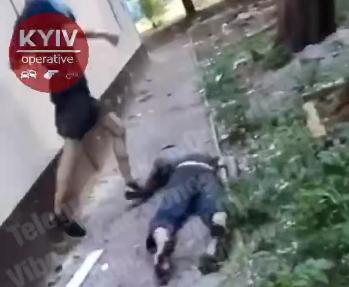 Знущання з безпритульного потрапили на відео Знущання з безпритульного потрапили на відео