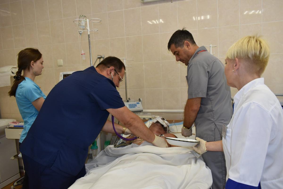 Внаслідок розриву міни у бійця згоріло обличчя / фото: Сергій Риженко/Facebook Внаслідок розриву міни у бійця згоріло обличчя / фото: Сергій Риженко/Facebook