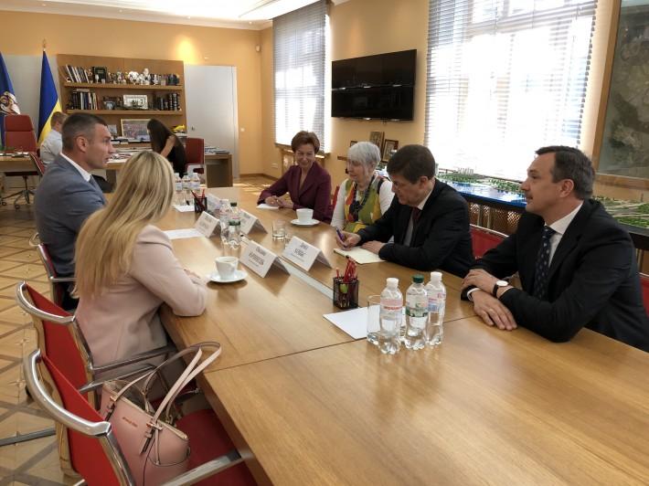 Кличко поблагодарил Мун за поддержку Украины Кличко поблагодарил Мун за поддержку Украины