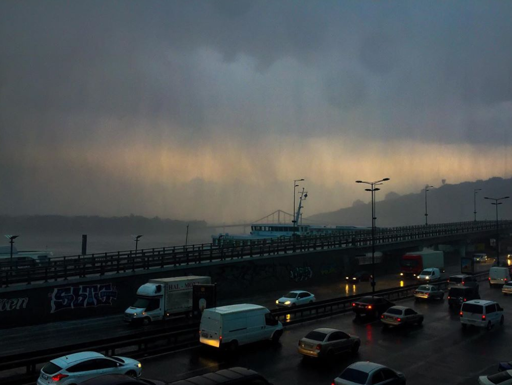 На Киев обрушилась гроза / instagram/iren_kira