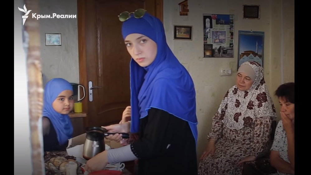 Російські силовики пов'язують заарештованих із «Хізб ут-Тахрір» / скріншот: Крим.Реалії Російські силовики пов'язують заарештованих із «Хізб ут-Тахрір» / скріншот: Крим.Реалії