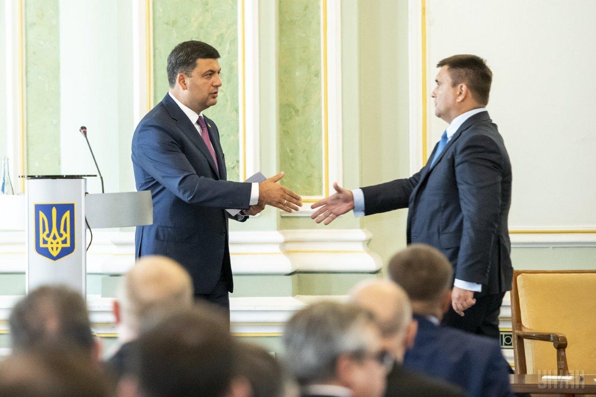 Владимир Гройсман советует Павлу Климкину взять несколько месячный отпуск / фото УНИАН Владимир Гройсман советует Павлу Климкину взять несколько месячный отпуск / фото УНИАН
