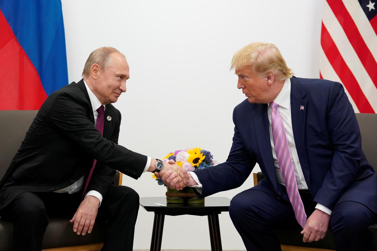 Трамп неоднократно опровергал оценки разведки США о том, что Путин от его имени вмешивался в президентские выборы 2016 года / фото REUTERS
