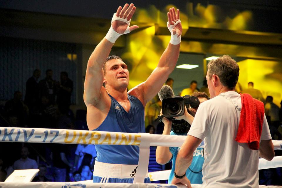 Выхрист получил рассечение, но победил / фото: xsport.ua Выхрист получил рассечение, но победил / фото: xsport.ua