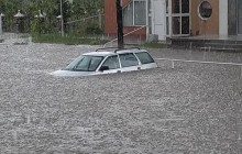 В Черновицкой области внезапный ливень затопил центральные улицы города Новоднестровск (видео)