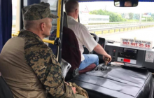 "Завдяки вам моя країна існує": під Києвом водій маршрутки вразив мережу своїм вчинком (фото)