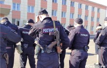 Бить дубинками за 60 тысяч рублей: "Росгвардия" в интернете ищет бойцов для подавления митингов (видео)