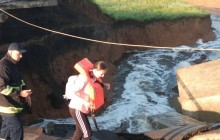 На Кировоградщине школьники не могли попасть на ВНО из-за размытой дороги и разрушенного моста (фото)