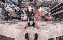 Украинский руфер поразил сеть своей "выходкой" в Китае (фото)