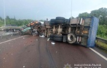 На трасі Київ-Чоп сталася масштабна ДТП за участі вантажівки, маршрутки та легковика (відео)