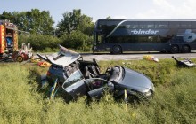 В Германии школьный автобус столкнулся с авто, пострадали 23 человека (фото)