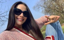 Поцеловала телевизор: как жена Коноплянки радовалась дублю мужа в ворота сборной Сербии (видео)