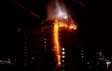 Искры и обломки летели со 130-метровой высоты: в Варшаве сгорел небоскреб (видео)