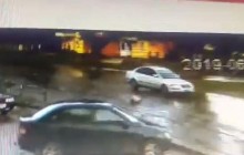 Полицейский в Конотопе сбил ребенка: появилось видео с камер наблюдения