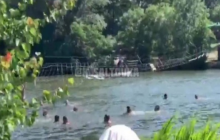 У Харкові обірвався канатний міст з людьми (відео)