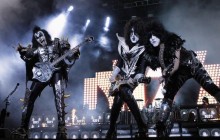 Прощальный поцелуй за пять тысяч: украинским фанатам группы KISS предложили раскошелиться на концерте