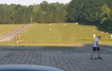 У Львові городяни облаштували «пляж» на військових похованнях