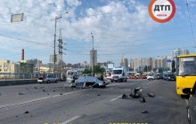 Машину разнесло на части: в Киеве произошло страшное ДТП (фото, видео)