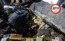 Вивернуло величезні плити: з'явилися перші деталі і фото наслідків вибуху в центрі Києва