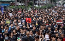 В Гонконге уже второй день продолжаются столкновения протестующих с полицией