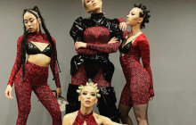 "Поліція, яку ми заслужили!": MARUV здивувала провокаційним образом на концерті (фото)