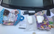 У Києві затримали двох чоловіків із кокаїном на понад 5 мільйонів гривень (фото)