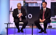 В борьбе за пост премьера Британии осталось два претендента