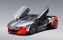 BMW представив гібридний суперкар з розгоном до "сотні" за 3 секунди (відео)