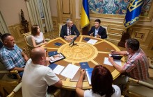 Зеленський зустрівся з родинами військових, які загинули за підозрілих обставин