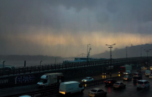 Київ накрила потужна гроза: вітер повиривав сітки з вікон, у кількох районах - затоплення (фото, відео)