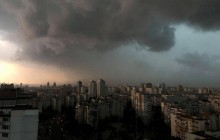 Киев накрыла мощная гроза: ветер срывает сетки с окон, в нескольких районах - затопления (фото, видео)