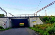 В сети показали фото из оккупированного Дебальцево с нарисованным флагом Украины