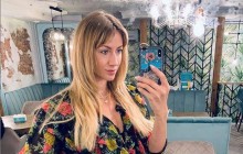 Скромна Леся Нікітюк з'явилася в маминій сукні (фото)