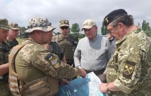 Кучма з'їздив у район Станиці Луганської (фото)