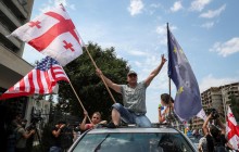 У Тбілісі відбулася багатотисячна акція з вимогою відставки глави МВС Грузії