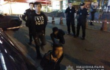 В Киеве на Оболони иностранцы устроили стрельбу в кафе, есть раненый