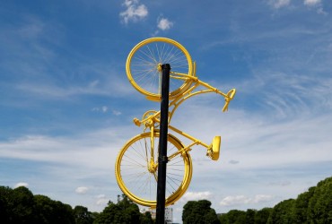 Українець проїхав на велосипеді через пів Європи та витратив на це мінімум грошей (відео)