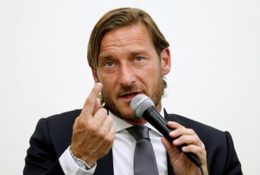 Легенда итальянского футбола собрался посетить Москву: разразился скандал