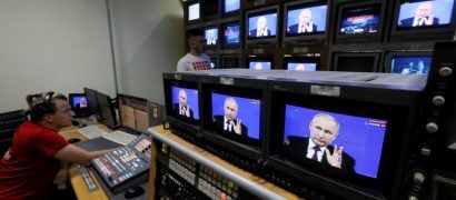 Нацисты под наркотиками, секретные биолаборатории и пернатые террористы: какими фейками Кремль кормит россиян