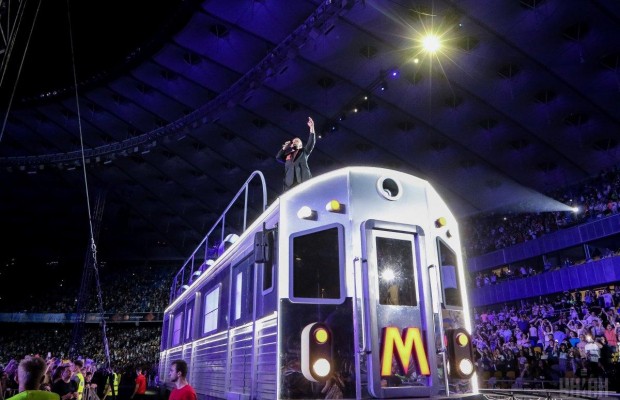 Кілотонни світла, звуку і унікальне шоу: чим MONATIK дивував на масштабному концерті в Києві (фото, відео)