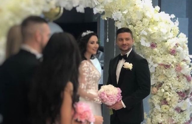В сеть "слили" свадебное фото Сергея Лазарева