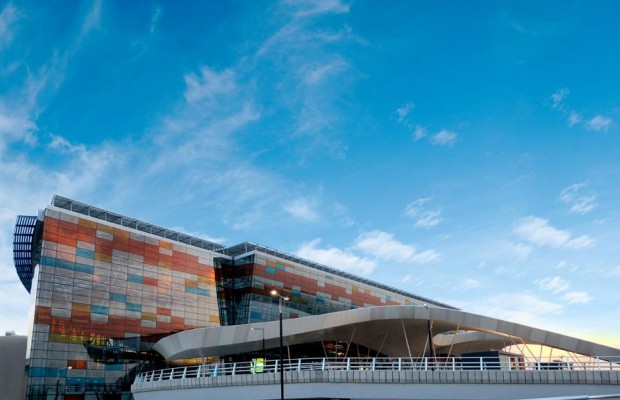 Kyiv not Kiev: аэропорт Еревана поддержал правильную транслитерацию Киева