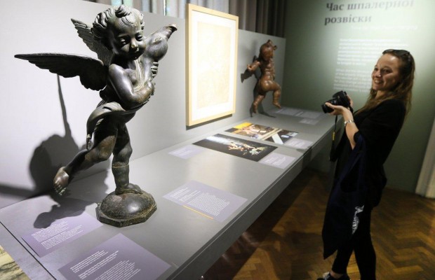 400 ангелов под одной крышей: во Львове открыли уникальный художественный проект (фоторепортаж)