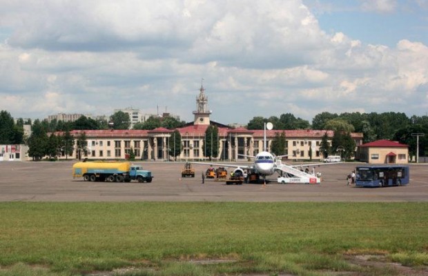 Львовский аэропорт возобновит обслуживание регулярных рейсов в старом терминале