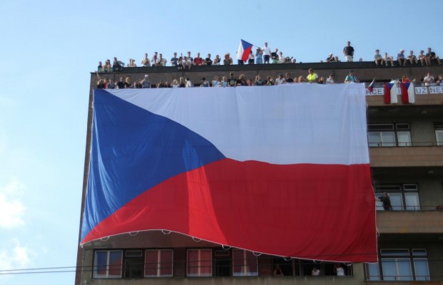 Чехия отменяет все массовые мероприятия из-за коронавируса (видео)