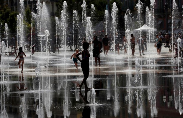 Пекельна спека тероризує Європу: понад тисяча смертей та температурні рекорди