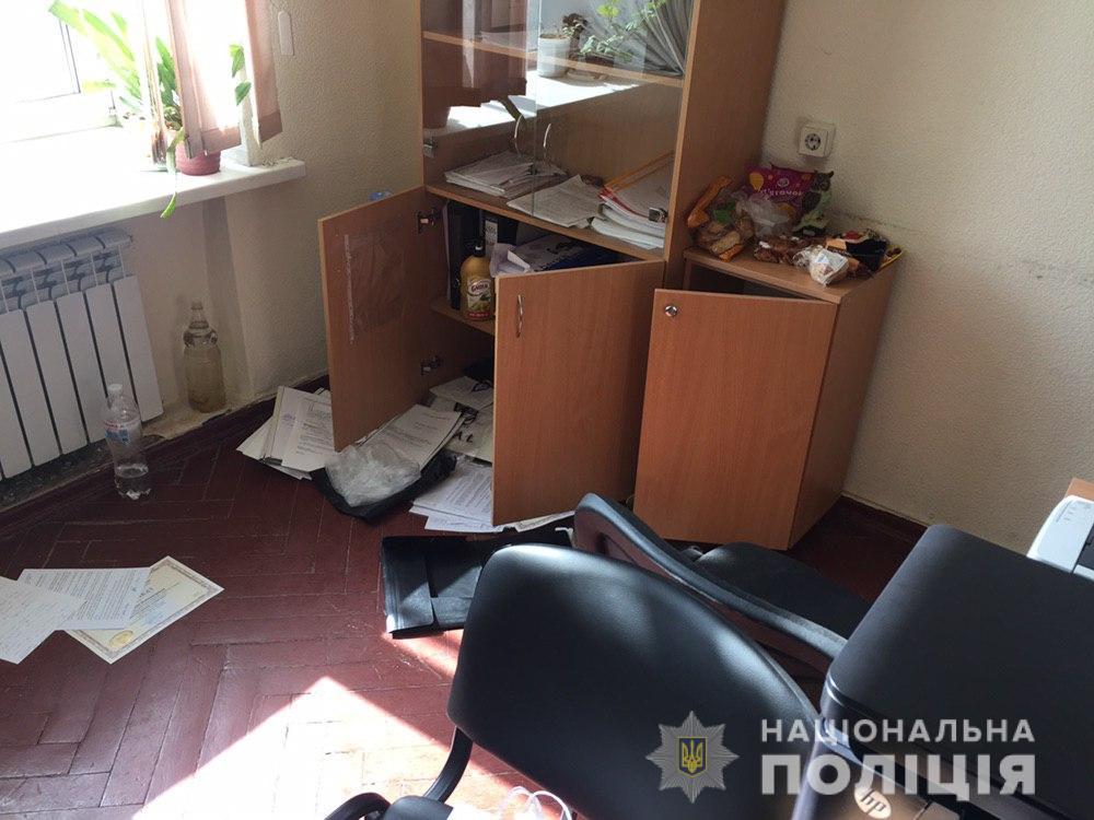 В харьковский Апелляционный суд проникли неизвестные / hk.npu.gov.ua В харьковский Апелляционный суд проникли неизвестные / hk.npu.gov.ua