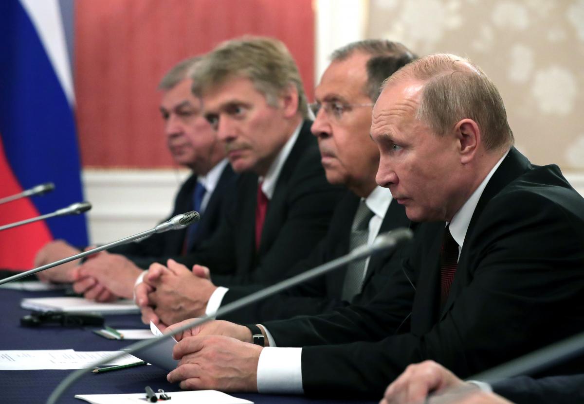 Хакеры добавили фото Путина и его приспешников на сайт наркологической клиники / REUTERS